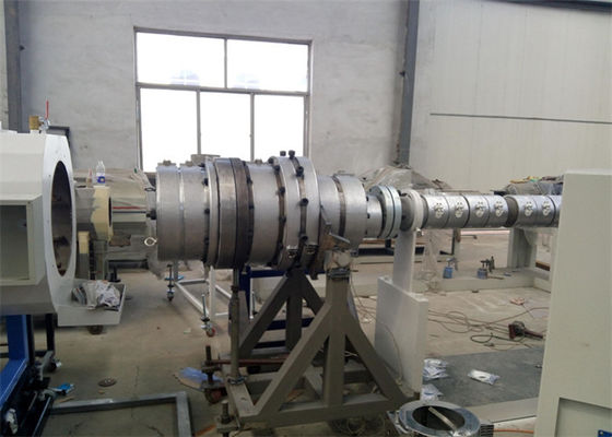 Un bon prix. PE/ligne en plastique complètement automatique machine d'extrusion tuyau de PPR/PERT d'extrudeuse de tuyau en ligne