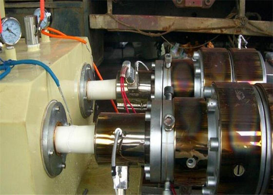 Un bon prix. Chaîne de production en plastique de tuyau de double vis conique à haute production 380-700KG/H en ligne