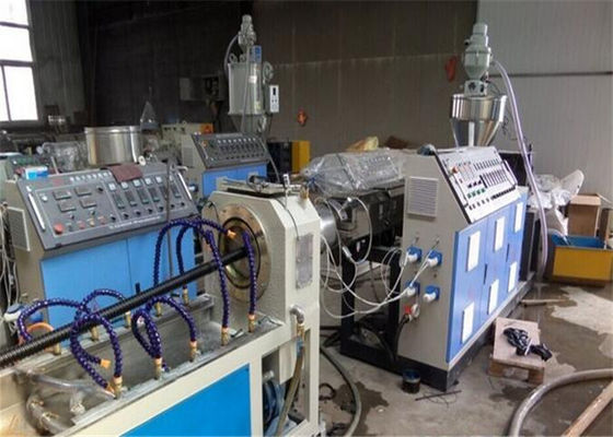 Un bon prix. La ligne en plastique automatique d'extrusion de tuyau pour le pe a ridé le tuyau optique de douille de protection de câble de conduit en ligne