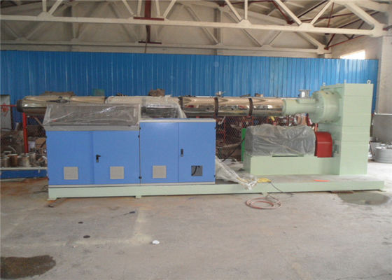 Un bon prix. Chaîne de production de panneau de l'UL CSA WPC de la CE pour la ligne d'extrusion de panneau de porte/panneau de wpc en ligne