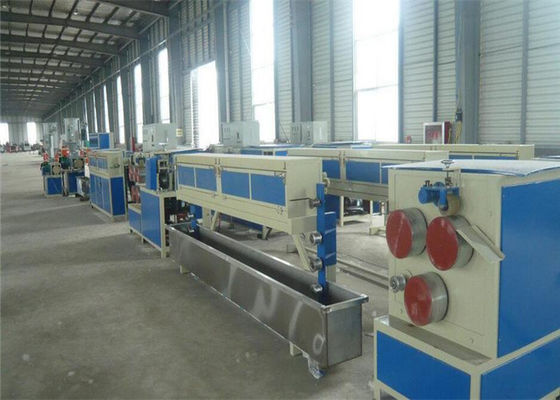 Un bon prix. Une extrudeuse pp attachant la ligne de production à la machine de bande avec 15 ans d'usine en ligne
