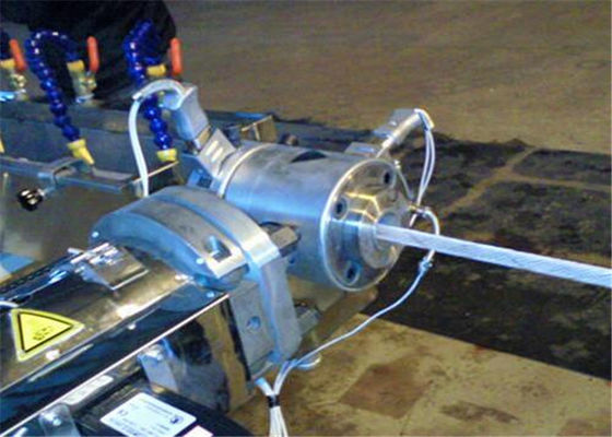 Un bon prix. Machine en plastique de fabrication de tuyau de processus d'extrusion de tuyau de PVC avec la double vis en ligne