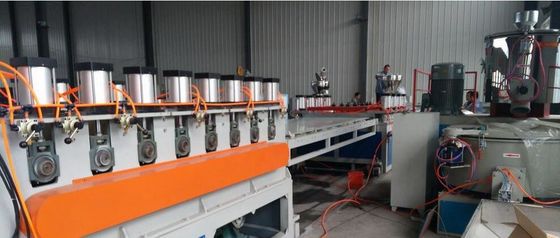 Un bon prix. Chaîne de production de panneau de PVC WPC machine d'extrusion de calibre de panneau de construction pour des meubles en ligne