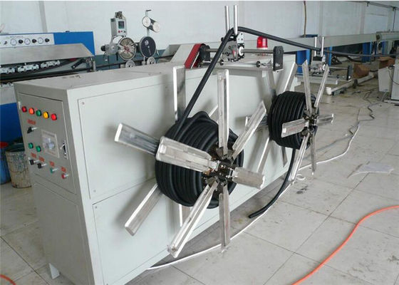 Un bon prix. Machine en plastique de boudineuse à vis de jumeau de tuyau de PE pour le tuyau ondulé à mur unique en ligne