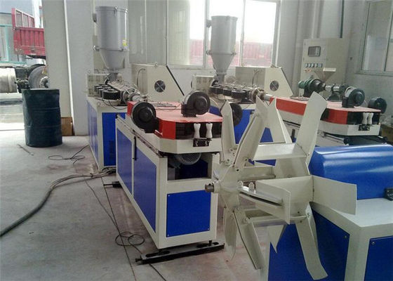 Un bon prix. chaîne de production ondulée en plastique de tuyau de PVC boudineuse à vis de jumeau, extrudeuse de la machine d'extrusion de tuyau de PVC/PVC en ligne