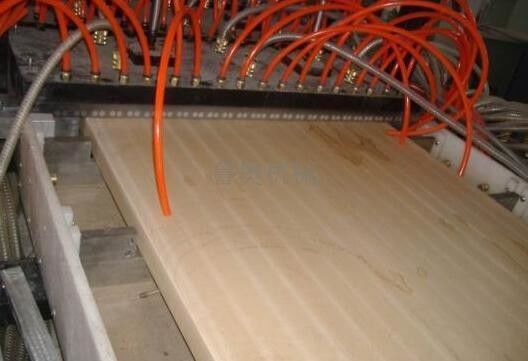 Un bon prix. Machine en plastique de panneau de mousse de WPC/chaîne de production jumelle conique de panneau de la vis WPC en ligne