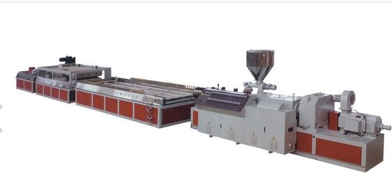 Un bon prix. Chaîne de production en plastique de profil de PVC+Powder avec la boudineuse à vis jumelle, ligne composée en plastique en bois d'extrusion en ligne