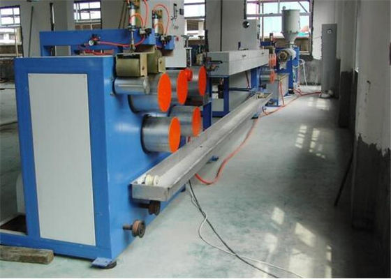 Un bon prix. Machine réutilisée de ceinture d'emballage de bande de courroie d'ANIMAL FAMILIER des flocons pp, machine d'extrusion de bande de courroie de pp pour l'emballage en ligne