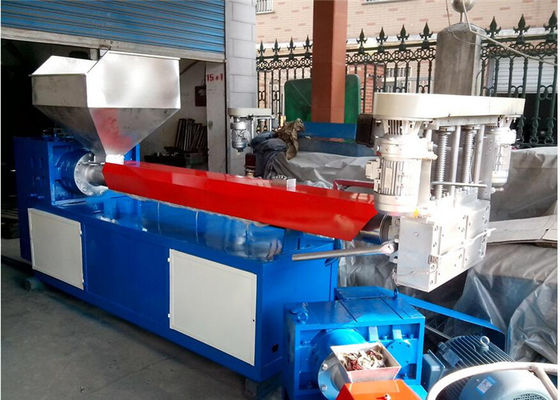 Un bon prix. Le plastique de rebut réutilisant des granules faisant la double boudineuse à vis usinent le moteur de Siemens en ligne