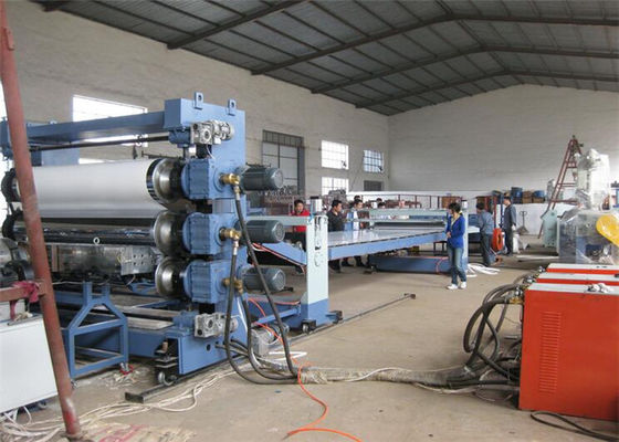 Un bon prix. Feuille d'imitation artificielle de PVC faisant la machine/machine en plastique d'extrusion de feuille en ligne