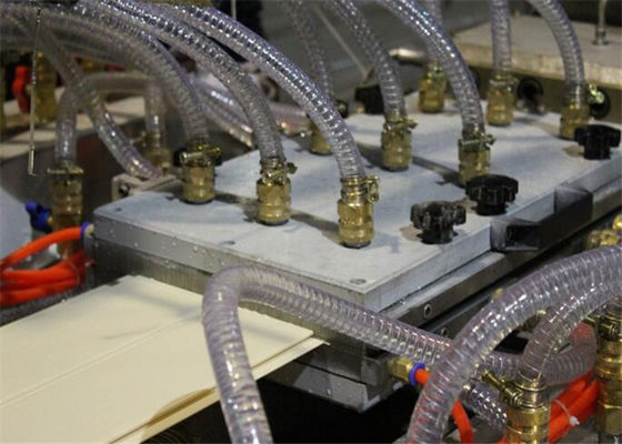 Un bon prix. Ligne en plastique en pierre d'extrusion de feuille, machine complètement automatique de feuille de marbre de PVC en ligne