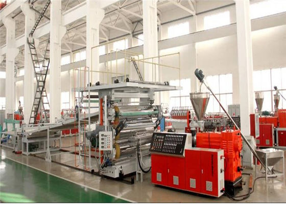 Un bon prix. Chaîne de production de marbre d'imitation de feuille de PVC, machine de marbre en plastique d'extrusion de feuille de PVC WPC en ligne