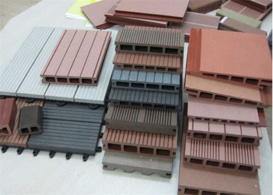 Un bon prix. Chaîne de production composée en plastique en bois, boudineuse à vis de jumeau de machine d'extrusion de Wpc en ligne