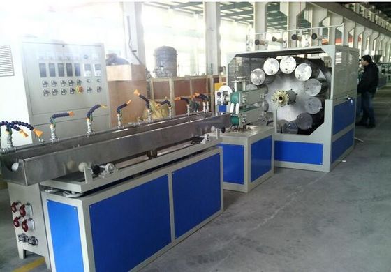 Un bon prix. Diamètre en plastique tressé de tissu-renforcé 8-50mm de machine d'extrusion de PVC en ligne