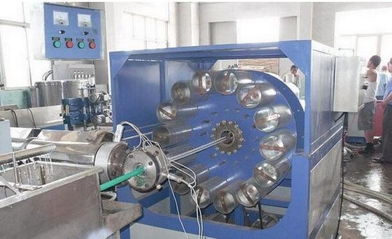 Un bon prix. Boudineuse à vis en plastique de double de machine d'extrusion de tuyau d'arrosage de PVC 11-110kw en ligne