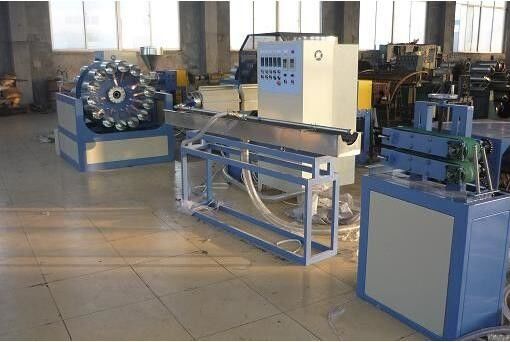 Un bon prix. Ligne en plastique de tissu-renforcé 0.2-1.5m/Min d'extrusion de tuyau d'aspiration de PVC en ligne
