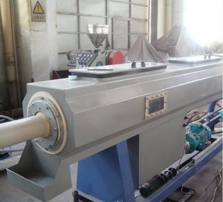 Un bon prix. Tuyau de drainage de PVC de capacité élevée faisant la machine/boudineuse à vis simple en ligne
