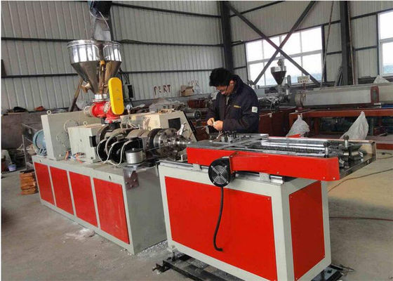 Un bon prix. Fabrication ondulée à mur unique de tuyau de PE de machine en plastique automatique de l'extrudeuse 50hz en ligne