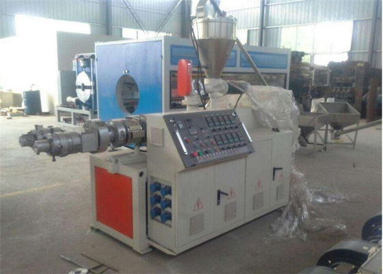 Un bon prix. CE de machine d'extrusion de tuyau de PVC de boudineuse à vis de jumeau de capacité élevée/ISO9001 en ligne