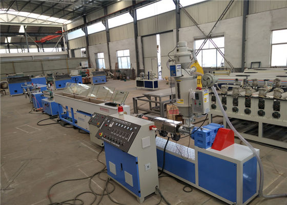 Un bon prix. Le PLC commandent la boudineuse à vis simple, machine d'extrusion de tuyau de LDPE de HDPE de PE en ligne