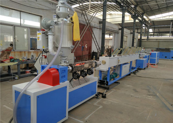 Un bon prix. La boudineuse à vis simple à grande vitesse, le PE pp sifflent la machine 380V 50HZ de fabrication en ligne