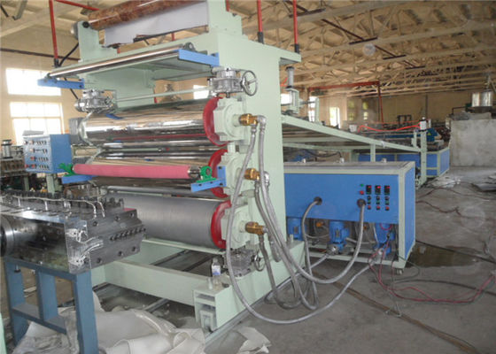 Un bon prix. Largeur complètement automatique de la machine 500kg/H 1250mm de panneau de mousse de PVC en ligne