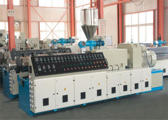 Un bon prix. Machine d' extrusion de profilés en plastique, ligne d' extrusion de profilés en PVC, ligne de production de profilés en UPVC en ligne