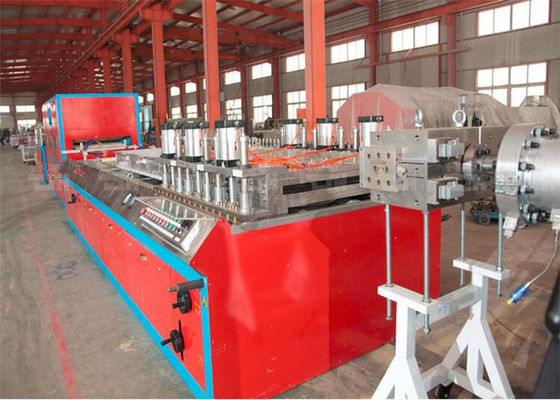 Un bon prix. Chaîne de production de profil de cavité de PE de pp machine en plastique en bois d'extrusion de profil de PVC de WPC en ligne