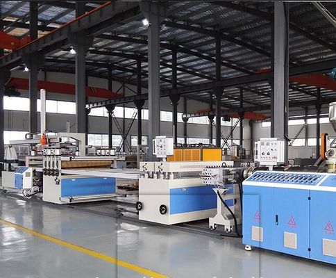 Un bon prix. Ligne en plastique d'extrusion de panneau de PVC WPC, conseil de plastique en bois faisant la machine en ligne