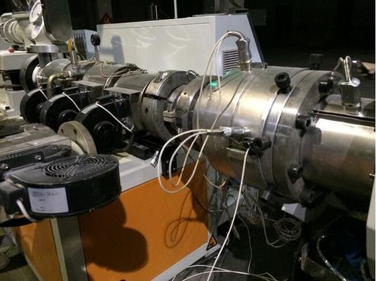 Un bon prix. Ligne en plastique d'extrusion de deux vis machine d'extrudeuse de tuyau de PVC pour le drainage en ligne