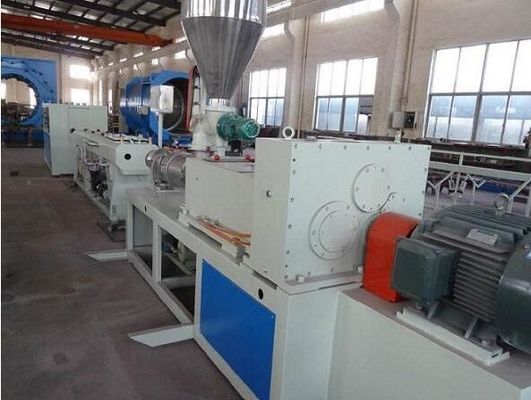 Un bon prix. Ligne en plastique d'extrusion de douille protectrice hydraulique, machine d'extrusion de tuyau de pe de chaîne de tuyau de Sprial en ligne