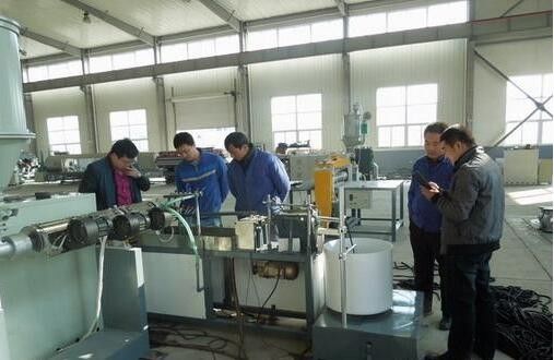 Un bon prix. Ligne en plastique CE ISO9001 d'extrusion de protection flexible électrique de câble de conduit de câble en ligne