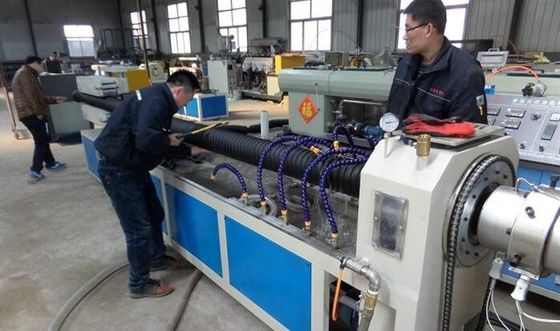 Un bon prix. Machine en plastique d'extrusion de vis simple pour le câble Sprial du PE pp enveloppant le tuyau de bande en ligne