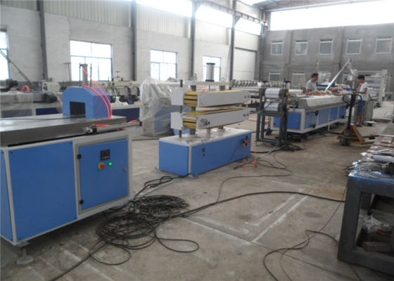 Un bon prix. Vis composée en bois de double de machine d'extrusion de profil de PVC de cadre de barrière haut efficace en ligne