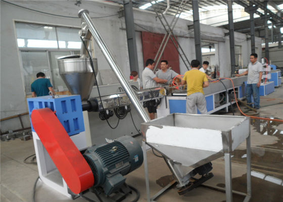 Un bon prix. Machine en plastique complètement automatique d'extrusion de profil de PVC WPC d'extrudeuses de profil en ligne