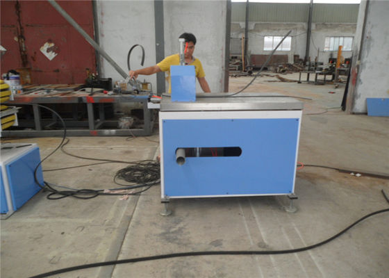 Un bon prix. Ligne en plastique composée en bois d'extrusion de profil de WPC, machine d'extrusion de profil de PVC de panneau de porte en ligne