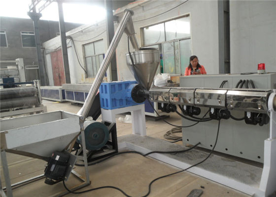 Un bon prix. Ligne en plastique d'extrusion de profil de chaise composée en plastique en bois, machine de profil de meubles en ligne