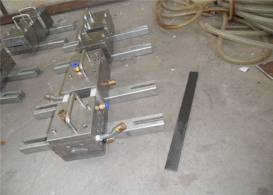 Machine de profilé en PVC WPC ligne de production de profilé en plastique en PVC avec extrudeuse à vis jumelles