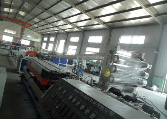 Un bon prix. machine en plastique d'extrusion de vis simple de 75-110Mm, chaîne de production ondulée de tuyau en ligne