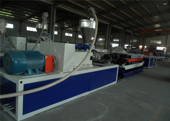Un bon prix. Double - ligne en plastique machine en plastique d'extrusion de tuyau de mur d'extrusion de tuyau de PVC en ligne