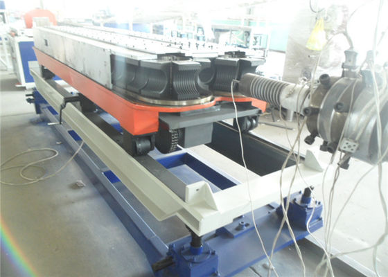 Un bon prix. La ligne en plastique légère d'extrusion de tuyau/a ridé l'extrudeuse de tuyau en ligne