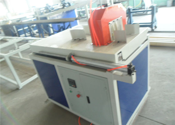 Un bon prix. Le PVC doublent le tuyau ridé par mur faisant l'extrusion en plastique pour rayer 55kw 380V 50HZ en ligne