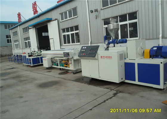 Un bon prix. Chaîne de production jumelle de PVC Extursion de PE de tuyau pour le tuyau architectural, tuyau jumeau de vis de PVC faisant des machines en ligne