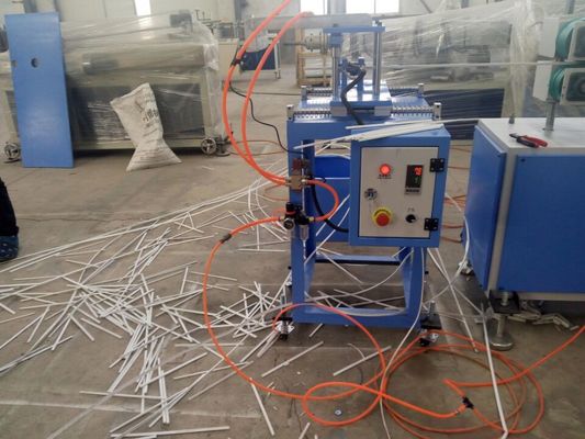 Un bon prix. Le plastique de PVC WPC a écumé ligne d'extrusion de profil, machine d'expulsion en plastique de profil en ligne
