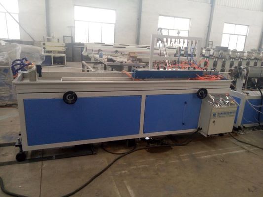 Un bon prix. Extrusion en plastique de profil de PE de pp faisant la machine, chaîne de production en plastique de profil de PVC de PE de pp en ligne