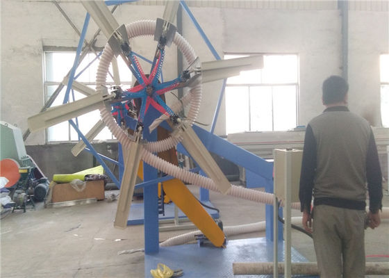 Un bon prix. Ligne en plastique production de renfort en spirale d'extrusion du tuyau SJ65 de tuyau de carbone de PE en ligne
