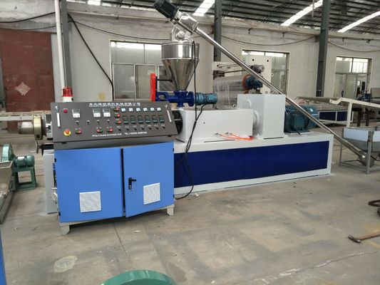 Le PVC électrique câblent les granules en plastique usinent la machine jumelle de pelletisation de PVC de vis