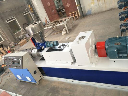 Machine en plastique automatique de granules de PVC avec la double vis