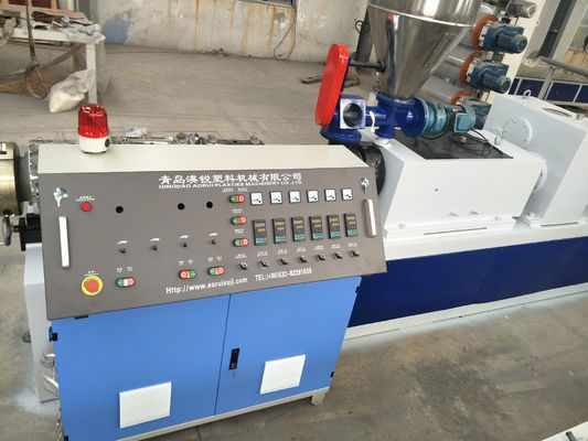 Un bon prix. Granules en plastique de PVC fabriquant la machine avec la double vis en ligne