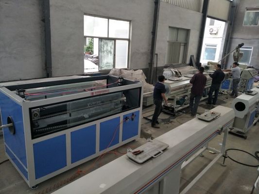 Un bon prix. Chaîne de production jumelle de tuyau de PVC de la vis UPVC trottoir de la fabrication de tuyau de PVC de câbles en ligne
